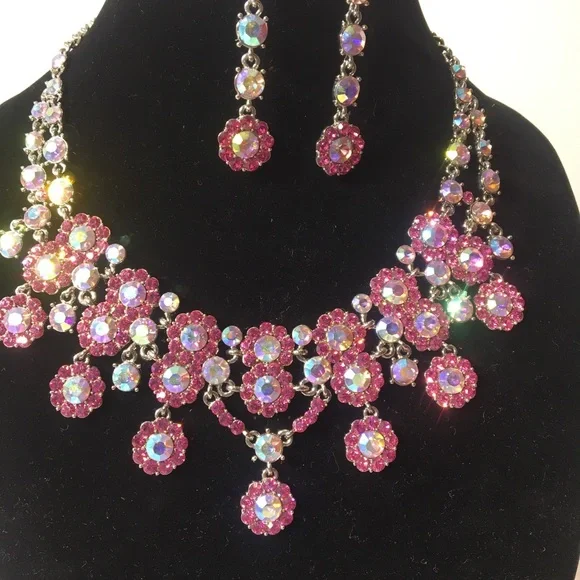 Pink rhinestone neckace and earrings set - Picture 2 of 2